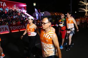 BIB: 400, 370, 25014
                            <button type="button" onclick="openModal(23067659)" class="btn btn-primary btn-sm float-right btn-popup" data-toggle="modal" data-target=".modal-high-quality">
                        <i class="fas fa-shopping-cart"></i> Add to Cart
                    </button>
                                            <button type="button" onclick="isThisMe(23067659, true)" class="btn btn-success btn-sm float-right btn-popup btn-isme hidden" data-toggle="tooltip" data-placement="bottom" title="นี่คือรูปของคุณใช่ไหม คลิกที่นี่เพื่อเอาเข้าอัลบั้ม">
                        <i class="fas fa-plus"></i> Add to album
                    </button>
                    <button type="button" onclick="isThisMe(23067659, false)" class="btn btn-warning btn-sm float-right btn-popup btn-isnotme hidden">
                        <i class="fas fa-ban"></i> Remove from album
                    </button>